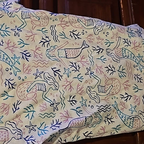 !!. Girls size 6 top - Picture 2 of 2